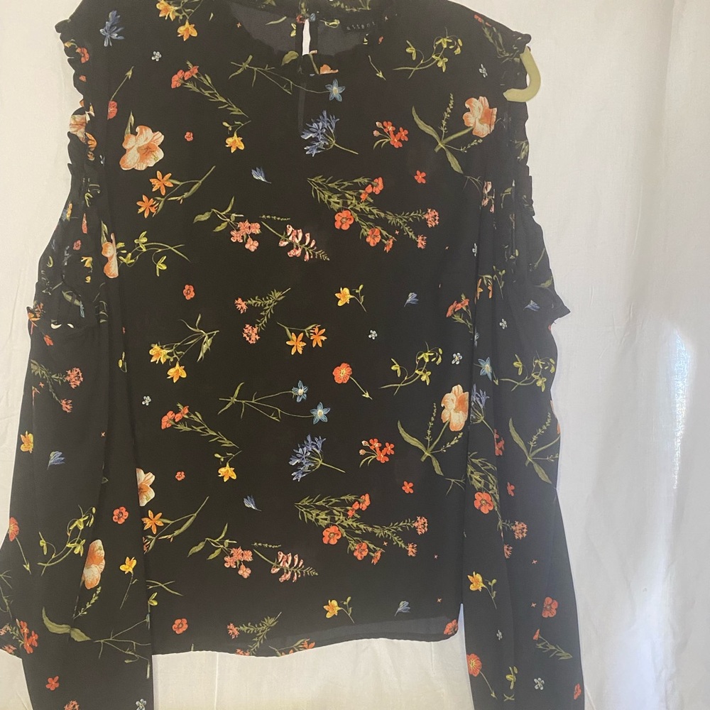 Floral cold shoulder top